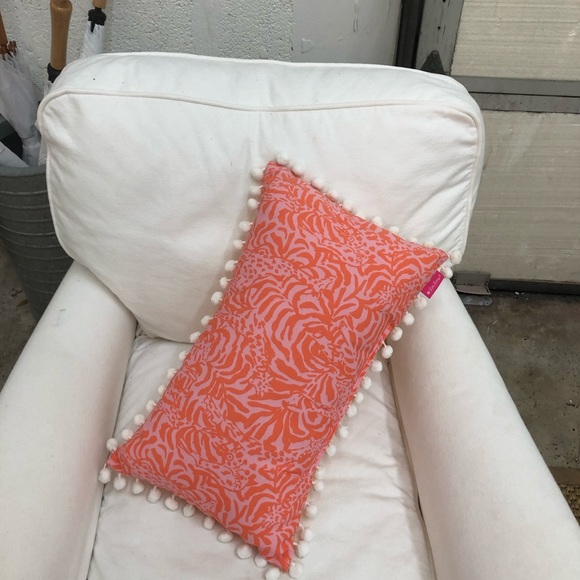 Lillie for Target indoor/Outdoor pillows - Picture 5 of 8
